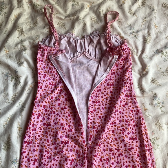 Flattering pink floral midi dress size small in great condition - Picture 5 of 6